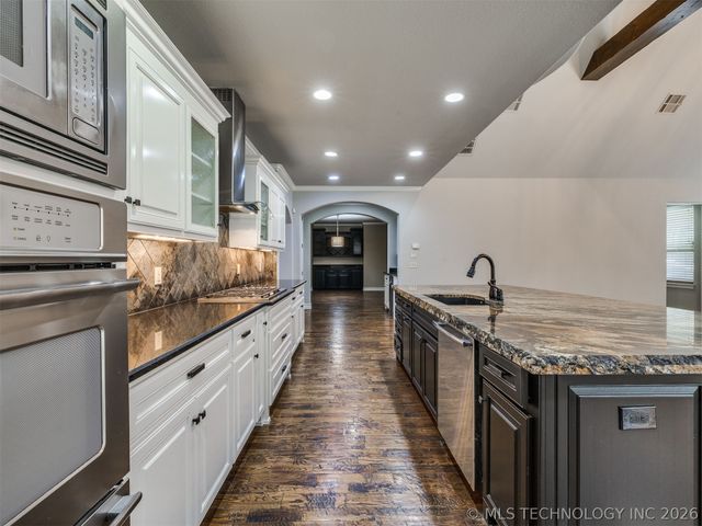 10712 S 95th Court, Tulsa, OK 74133