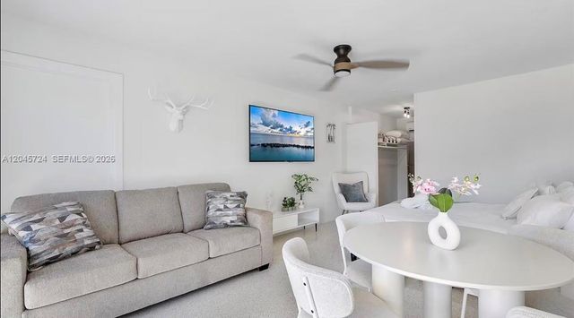 333 Palm St, Hollywood, FL 33019