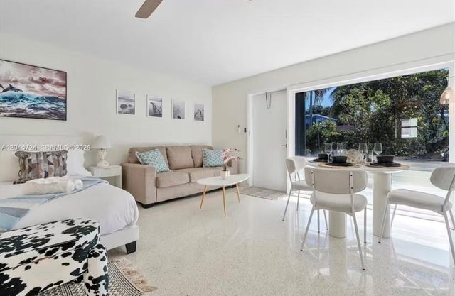333 Palm St, Hollywood, FL 33019
