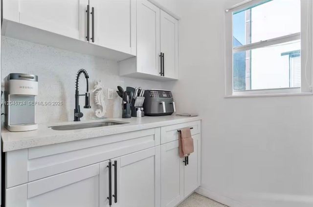 333 Palm St, Hollywood, FL 33019