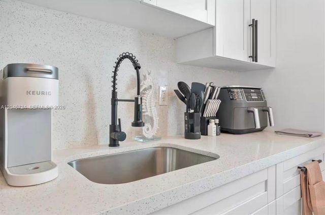 333 Palm St, Hollywood, FL 33019