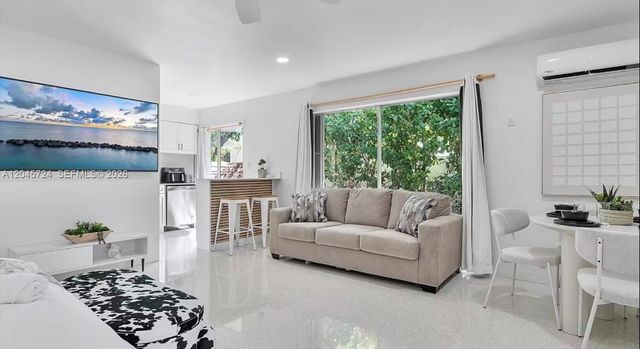 333 Palm St, Hollywood, FL 33019