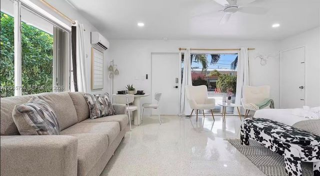 333 Palm St, Hollywood, FL 33019