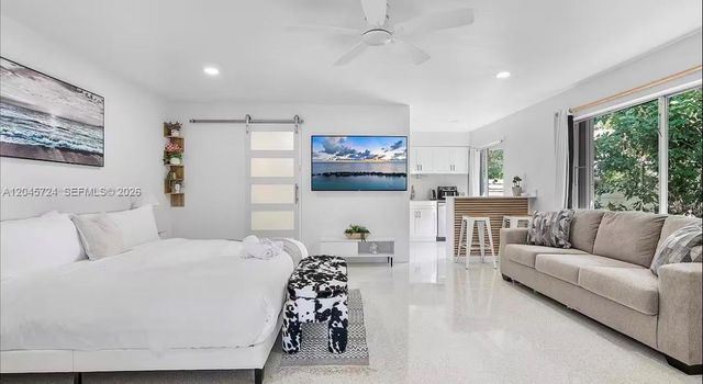 333 Palm St, Hollywood, FL 33019