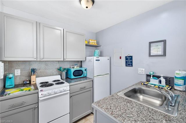 4831 Tudor DR 1, Cape Coral, FL 33904