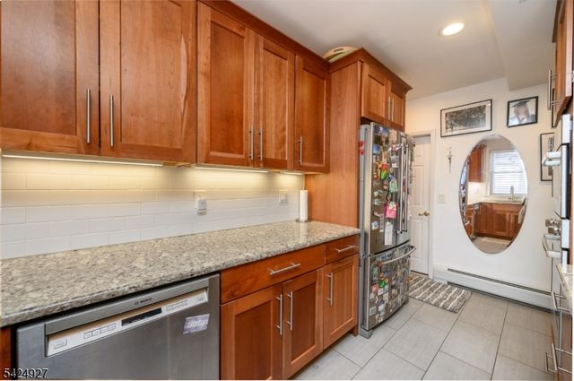 513 E Price St, Linden City, NJ 07036