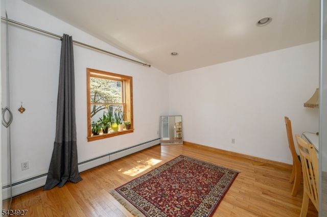 513 E Price St, Linden City, NJ 07036