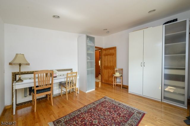 513 E Price St, Linden City, NJ 07036