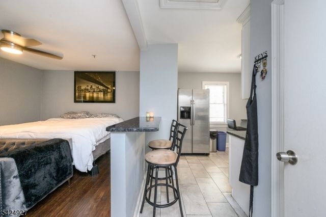 513 E Price St, Linden City, NJ 07036