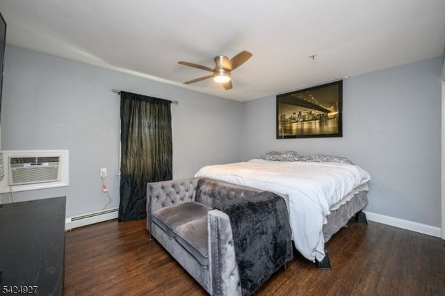 513 E Price St, Linden City, NJ 07036