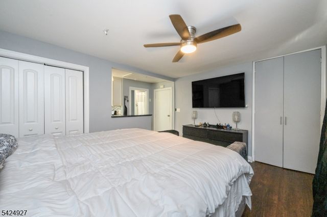 513 E Price St, Linden City, NJ 07036