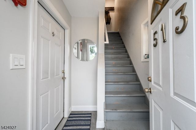 513 E Price St, Linden City, NJ 07036