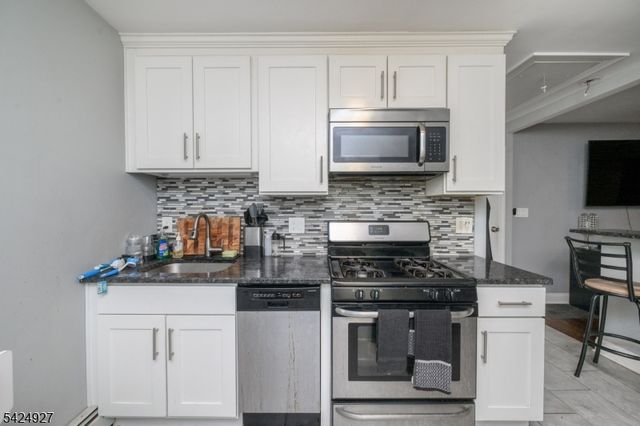 513 E Price St, Linden City, NJ 07036