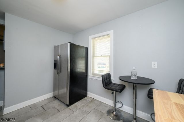 513 E Price St, Linden City, NJ 07036