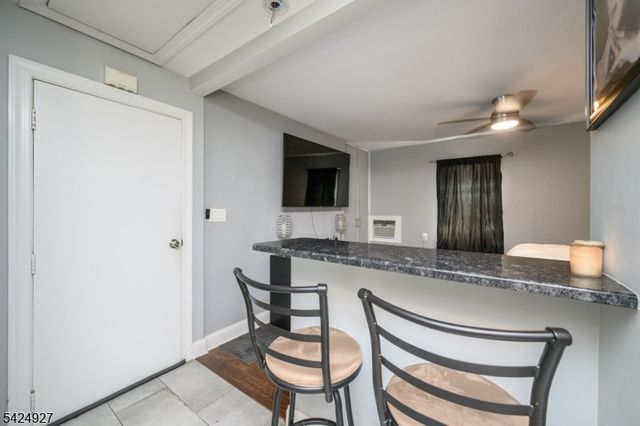 513 E Price St, Linden City, NJ 07036