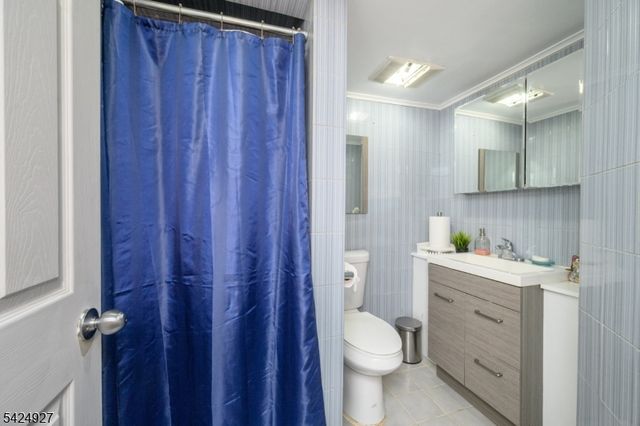 513 E Price St, Linden City, NJ 07036