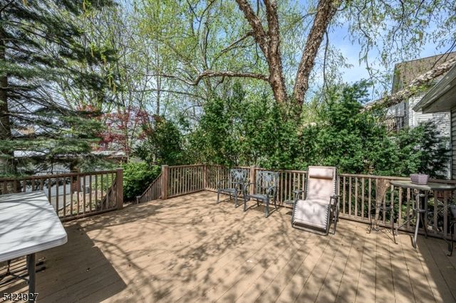 513 E Price St, Linden City, NJ 07036