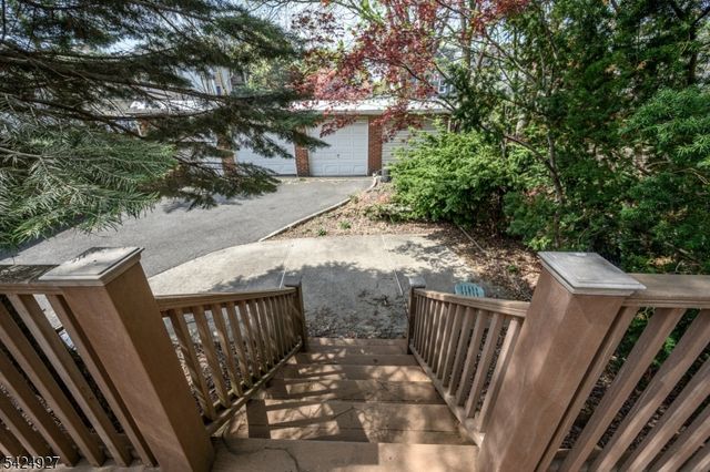 513 E Price St, Linden City, NJ 07036