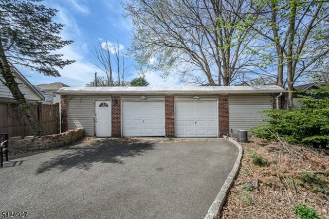 513 E Price St, Linden City, NJ 07036