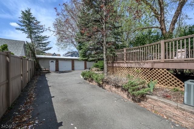 513 E Price St, Linden City, NJ 07036