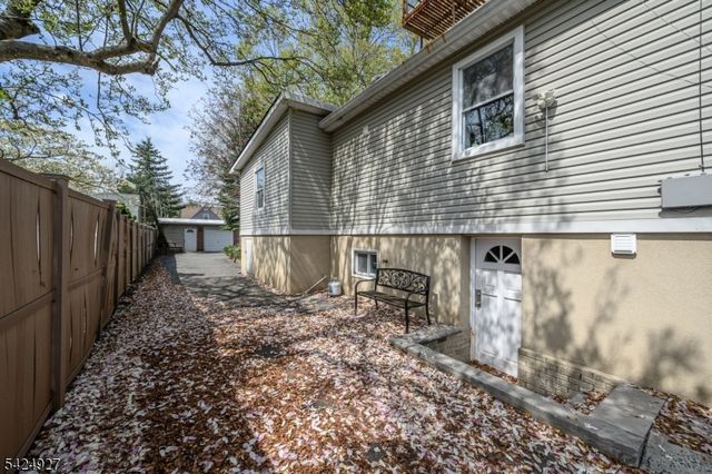 513 E Price St, Linden City, NJ 07036