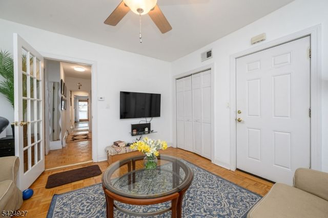 513 E Price St, Linden City, NJ 07036