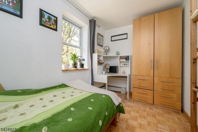 513 E Price St, Linden City, NJ 07036