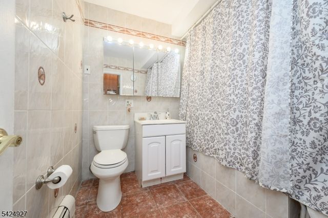 513 E Price St, Linden City, NJ 07036