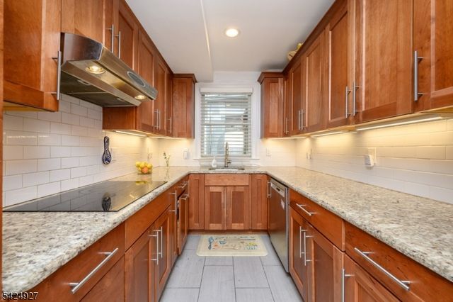 513 E Price St, Linden City, NJ 07036