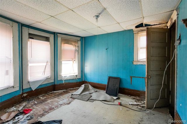 1525 Spruce Street, Detroit, MI 48216