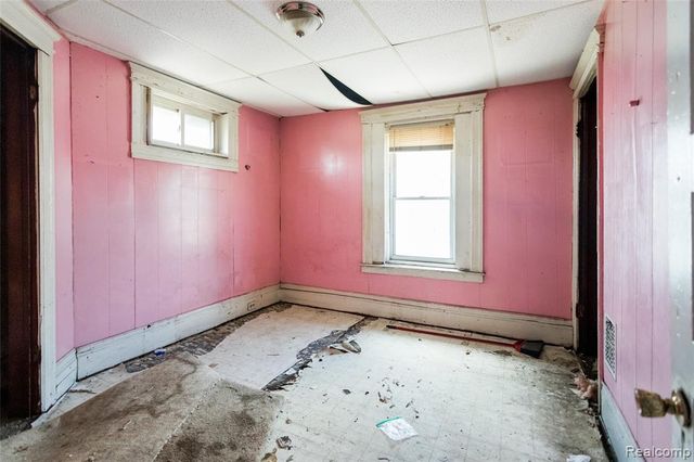 1525 Spruce Street, Detroit, MI 48216