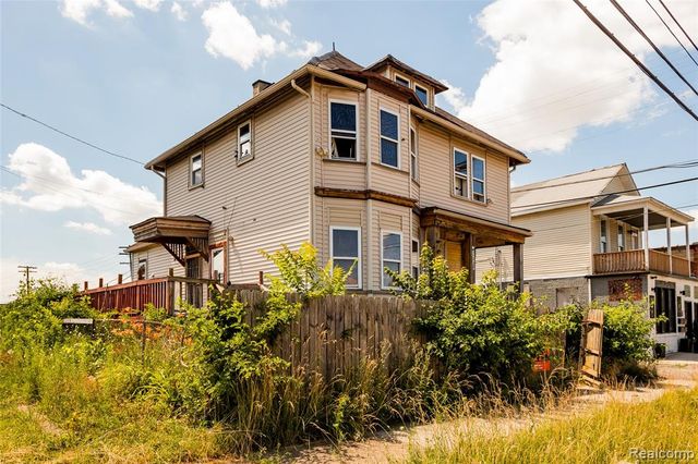 1525 Spruce Street, Detroit, MI 48216