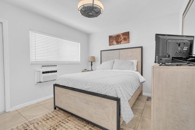301 E Mcnab Road 103, Pompano Beach, FL 33060