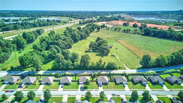 8564 & 8572 E Wagon Wheel Road, Springdale, AR 72762