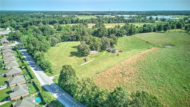 8564 & 8572 E Wagon Wheel Road, Springdale, AR 72762
