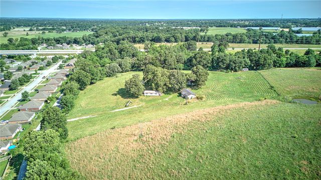 8564 & 8572 E Wagon Wheel Road, Springdale, AR 72762