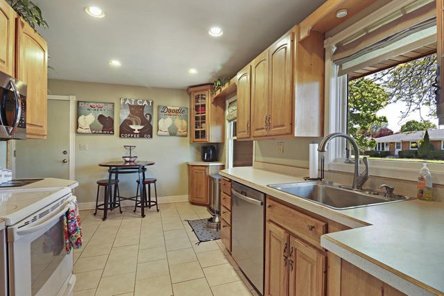 3225 Buckingham ROAD, Sturtevant, WI 53177