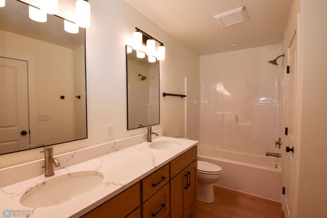 8323 62 Street S, Horace, ND 58047