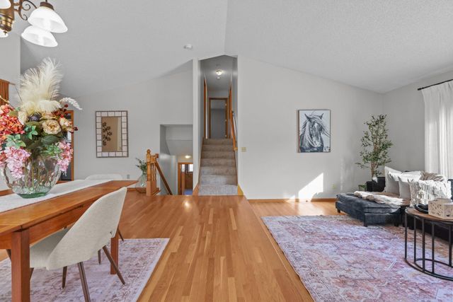 819 Moonlight Place, Woodbury, MN 55125