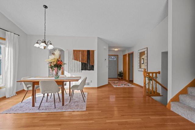 819 Moonlight Place, Woodbury, MN 55125