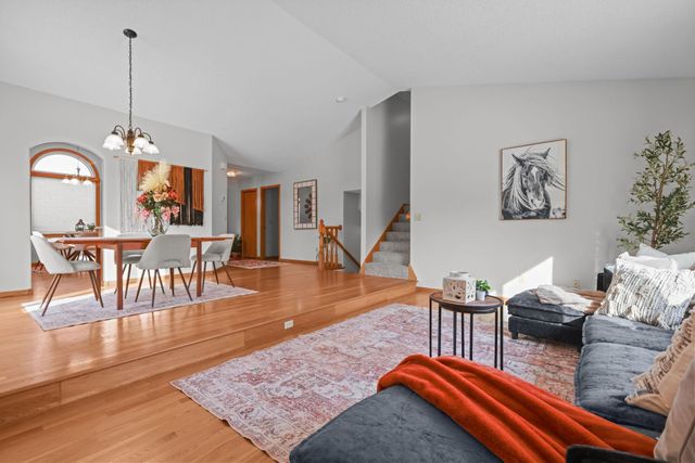 819 Moonlight Place, Woodbury, MN 55125