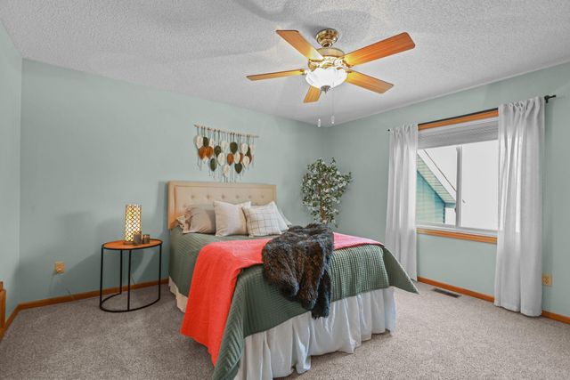 819 Moonlight Place, Woodbury, MN 55125