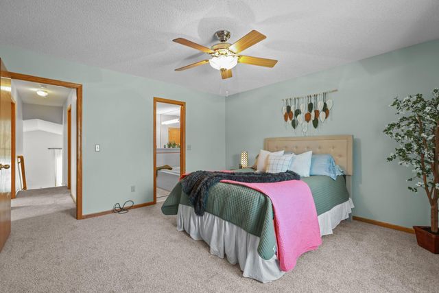 819 Moonlight Place, Woodbury, MN 55125