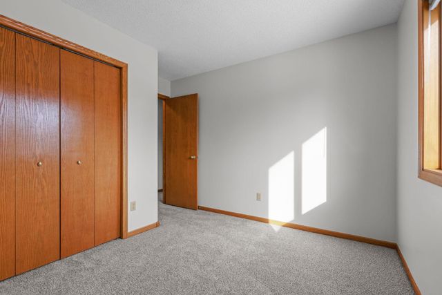 819 Moonlight Place, Woodbury, MN 55125