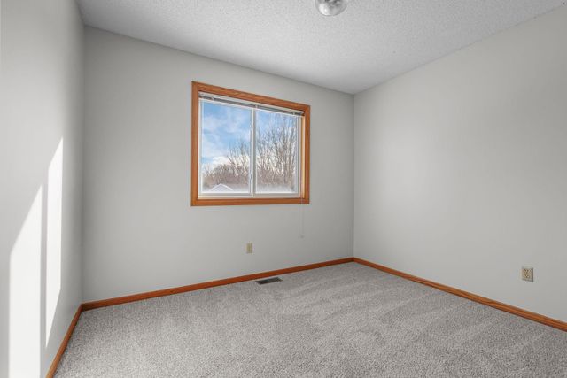 819 Moonlight Place, Woodbury, MN 55125