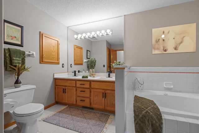 819 Moonlight Place, Woodbury, MN 55125