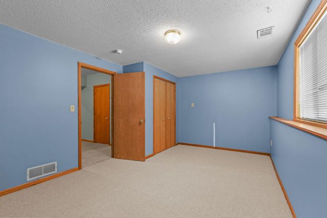 819 Moonlight Place, Woodbury, MN 55125