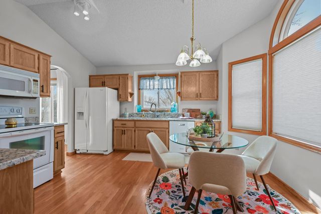 819 Moonlight Place, Woodbury, MN 55125