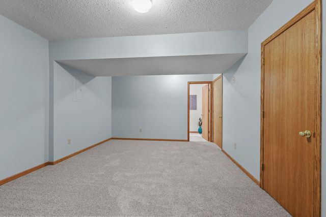 819 Moonlight Place, Woodbury, MN 55125