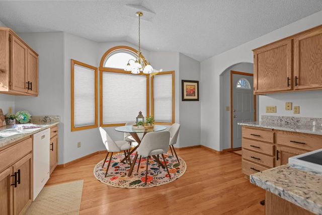 819 Moonlight Place, Woodbury, MN 55125